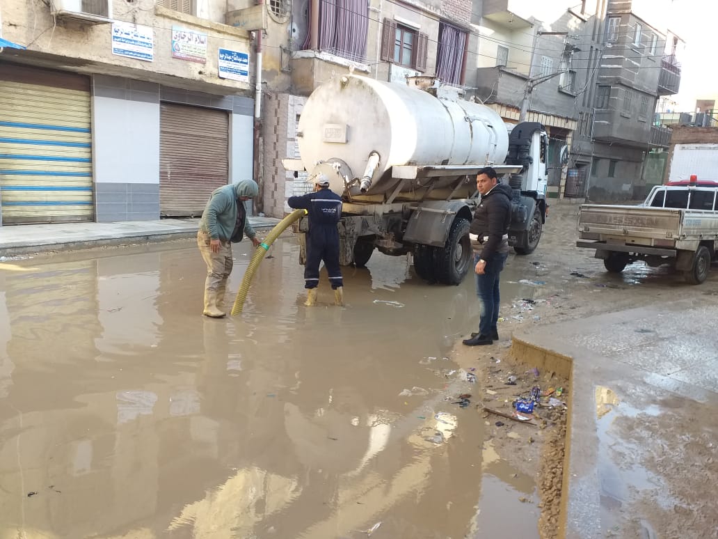 رفع مياه الأمطار من الشوارع وتواصل مستمر لغرف العمليات (4)