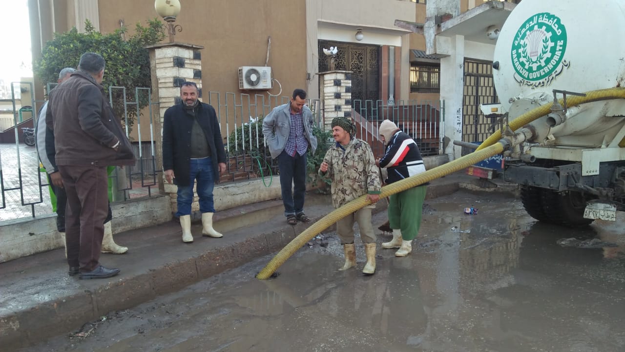 رفع مياه الأمطار من الشوارع وتواصل مستمر لغرف العمليات (2)