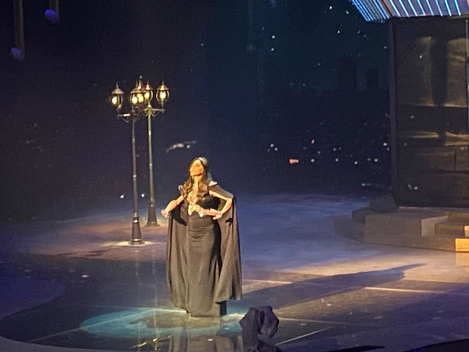 إليسا تغني ديو حلوة يابلدي مع داليدا بخاصية الهولوجرام بحفل جوائز JOY AWARDS  (6)