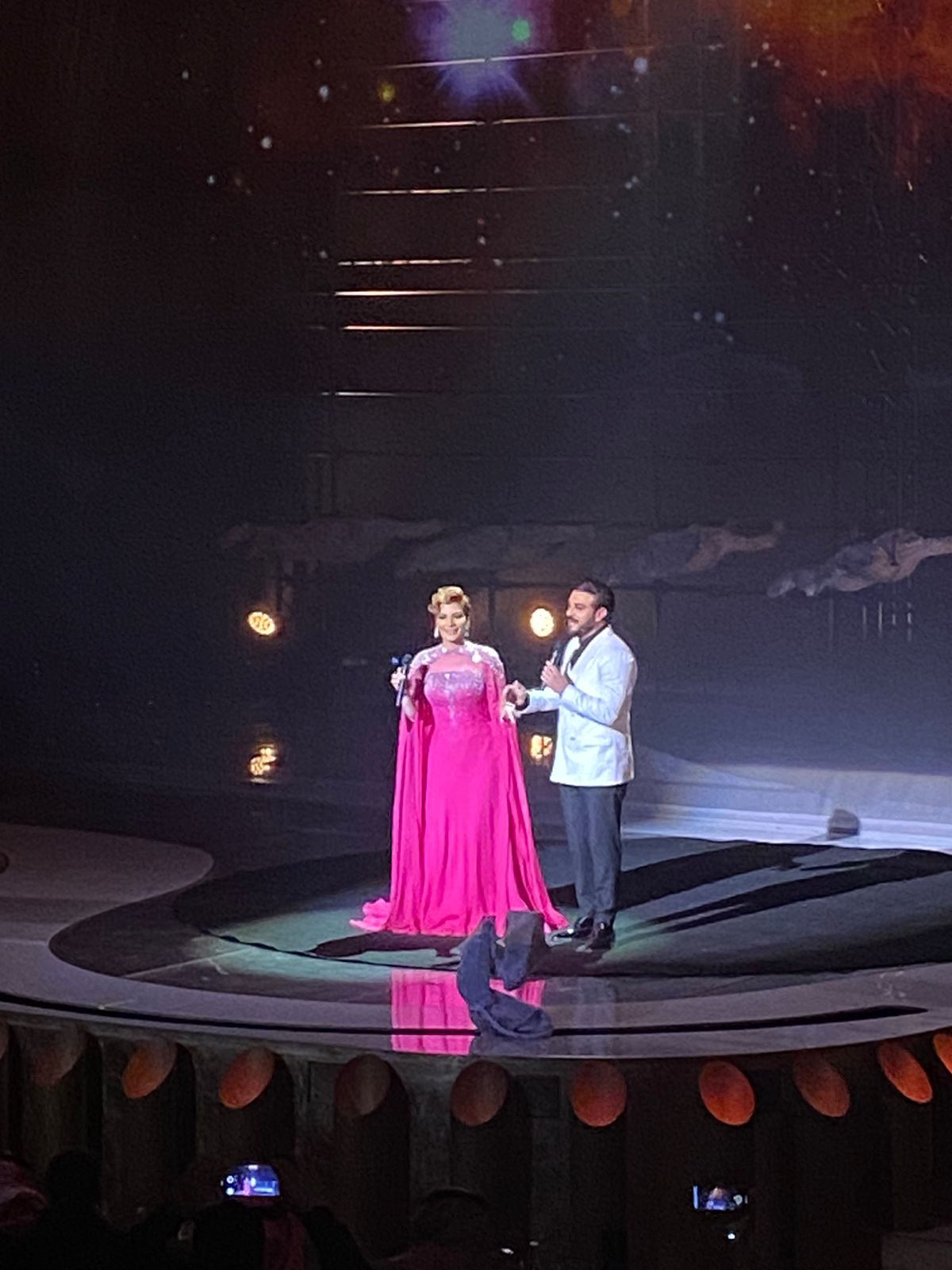 إليسا تغني ديو حلوة يابلدي مع داليدا بخاصية الهولوجرام بحفل جوائز JOY AWARDS  (10)
