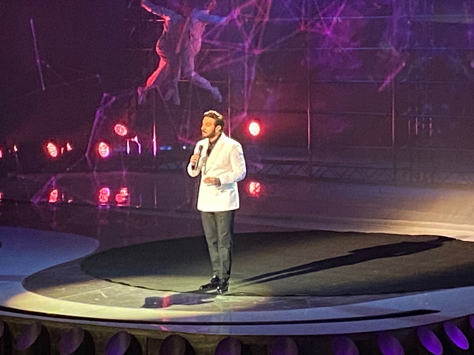 إليسا تغني ديو حلوة يابلدي مع داليدا بخاصية الهولوجرام بحفل جوائز JOY AWARDS  (3)