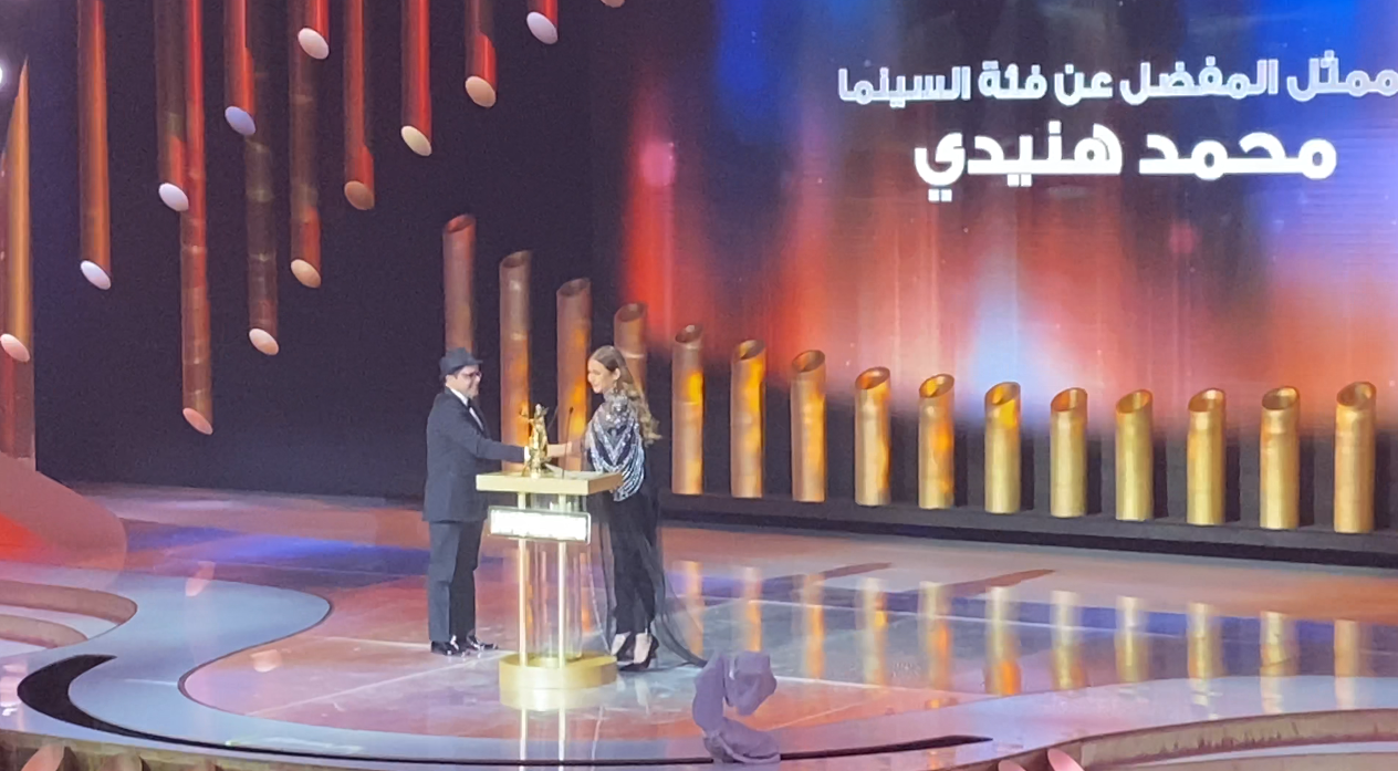 محمد هنيدى وكارمن بصيبص فى حفل جوائز JOY AWARDS (2)