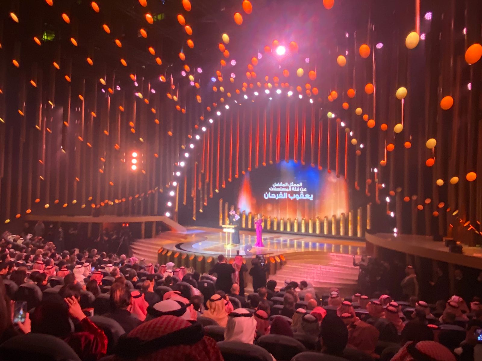 يعقوب الفرحان والهام علي يحصلان جائزة JOY AWARDS بالسعودية افضل ممثل وممثلة (2)