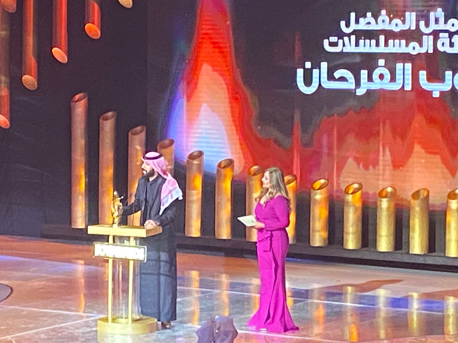 يعقوب الفرحان والهام علي يحصلان جائزة JOY AWARDS بالسعودية افضل ممثل وممثلة (6)