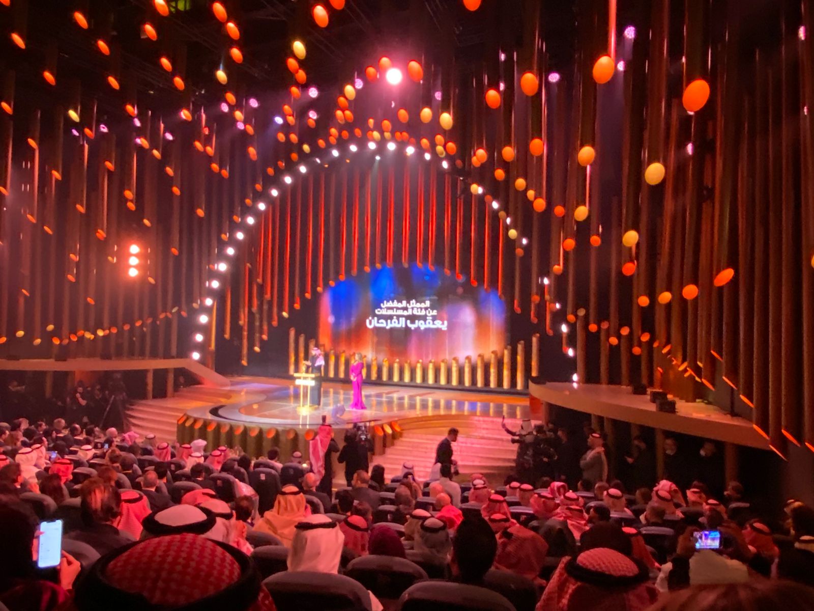 يعقوب الفرحان والهام علي يحصلان جائزة JOY AWARDS بالسعودية افضل ممثل وممثلة (3)
