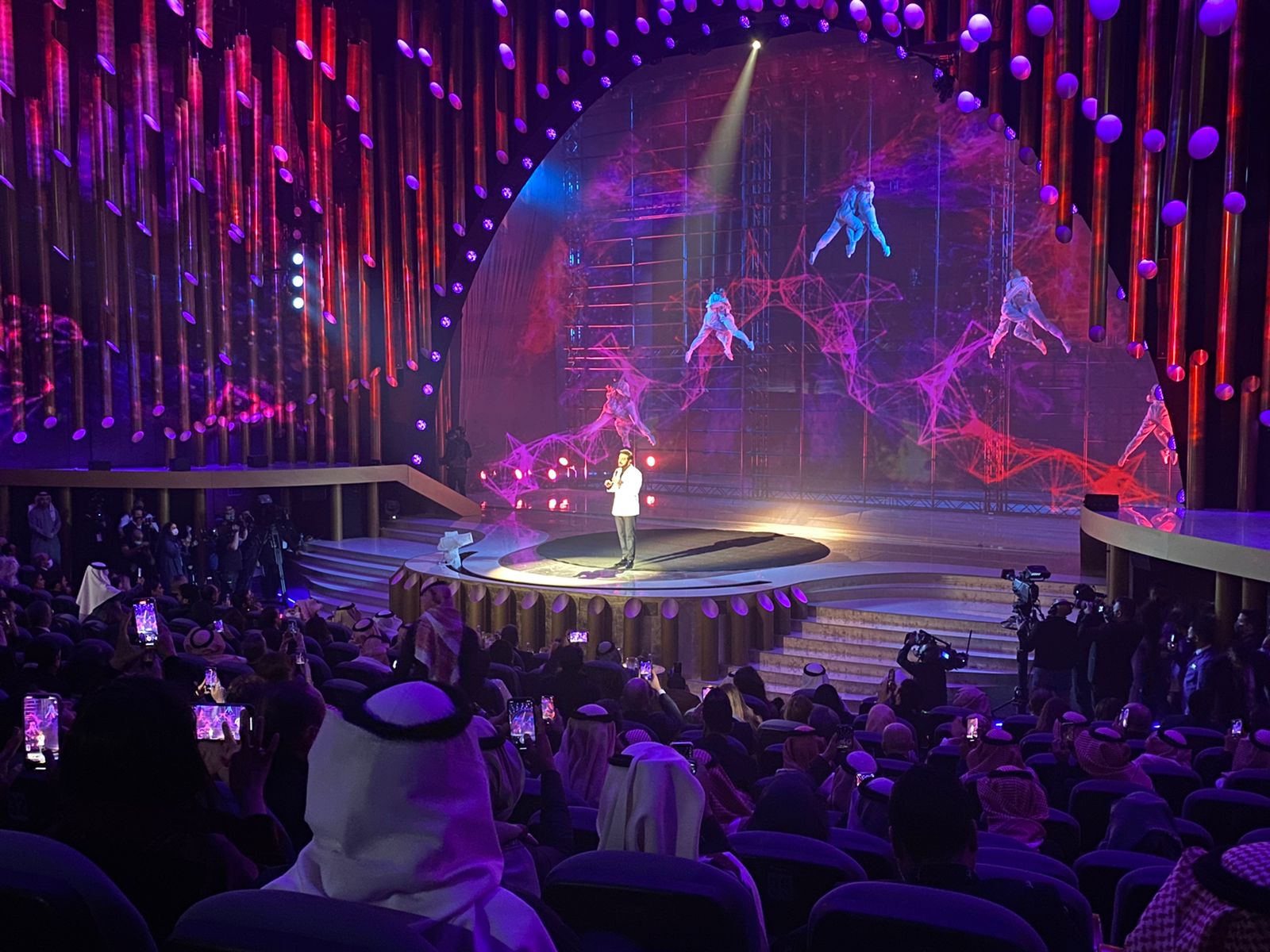 إليسا تغني ديو حلوة يابلدي مع داليدا بخاصية الهولوجرام بحفل جوائز JOY AWARDS  (15)