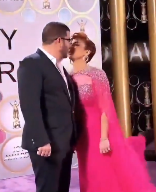 قبلة اصالة نصري وزوجها