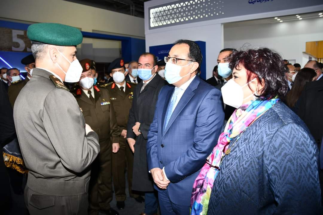 رئيس الوزراء في جناح معرض القوات المسلحة