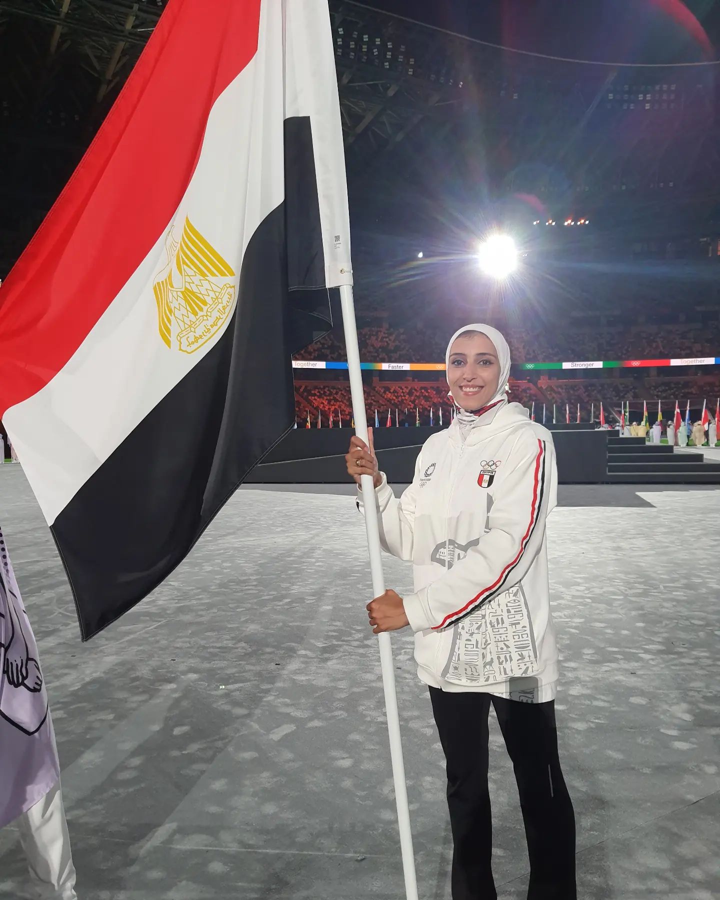 جيانا فاروق ترفع علم مصر فى ختام أولمبياد طوكيو