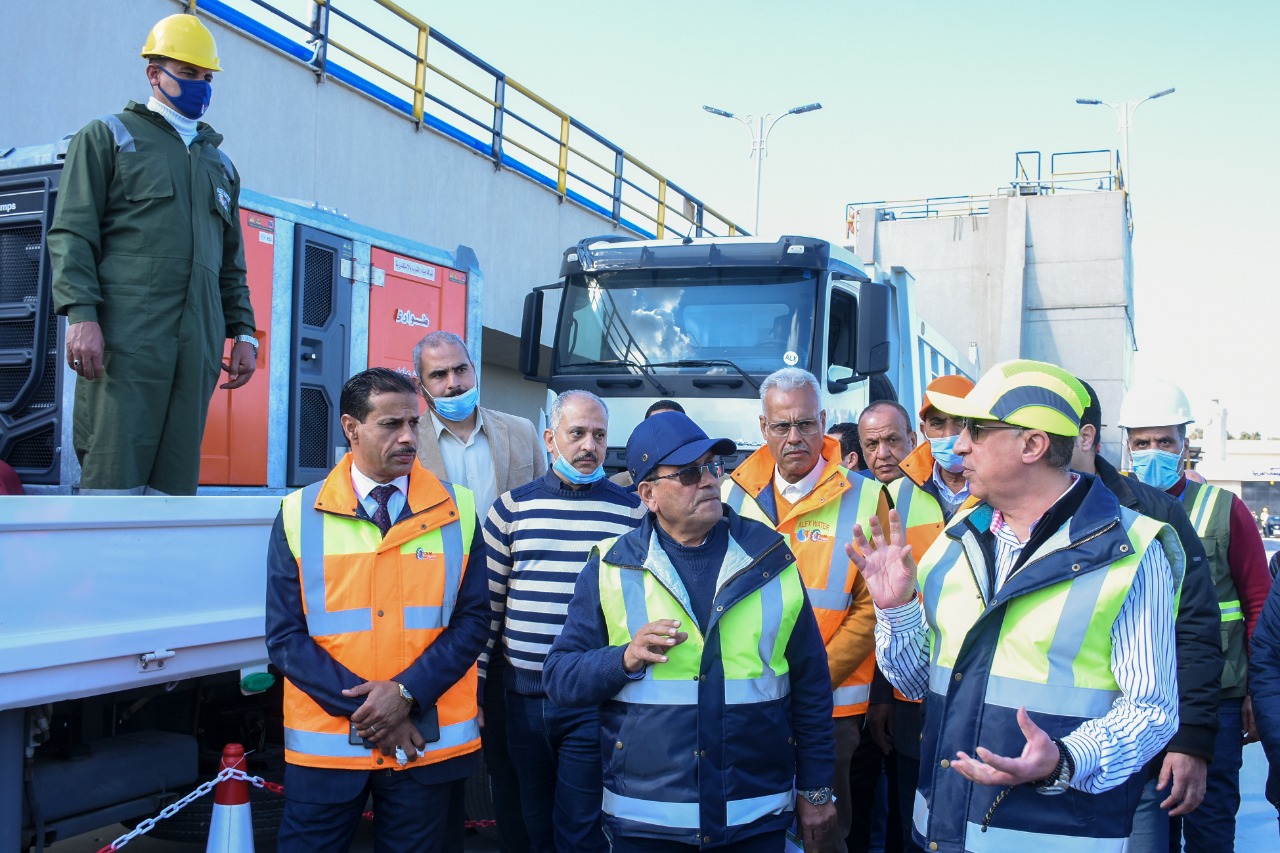 محافظ الإسكندرية يفتتح تطوير محطة مياه المنشية (2)