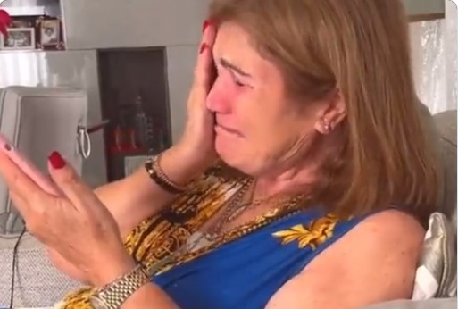 والدة رونالدو تبكى أثناء قراءة رسالة ابنها