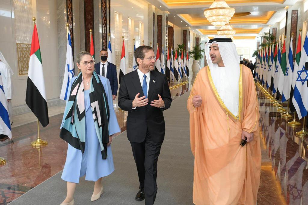 وزير خارجية الإمارات يستقبل الرئيس الإسرائيلى فى أبو ظبي