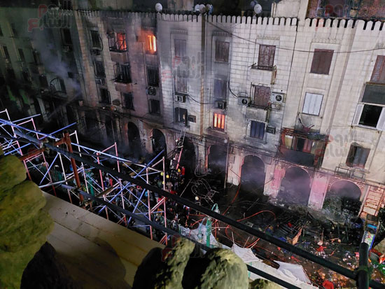 حريق داخل مبنى فى منطقة الحسين (4)