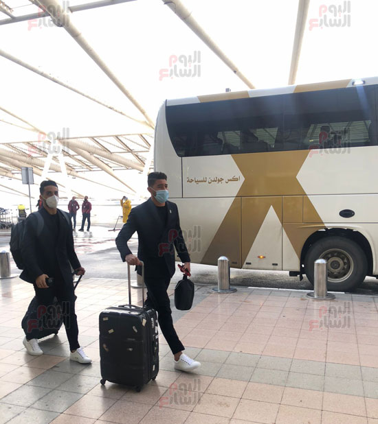 بعثة الأهلى تصل مطار القاهرة (8)