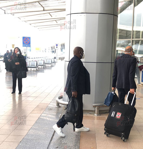 بعثة الأهلى تصل مطار القاهرة (15)