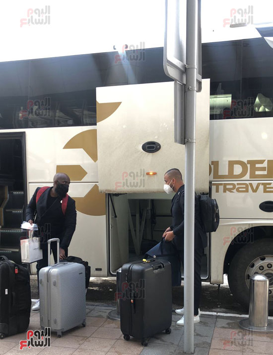 بعثة الأهلى تصل مطار القاهرة (20)