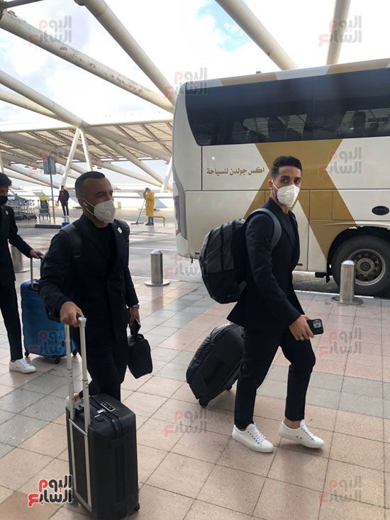 بعثة الأهلى تصل مطار القاهرة (12)
