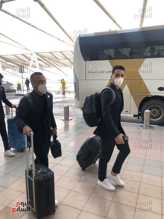 بعثة الأهلى تصل مطار القاهرة (19)