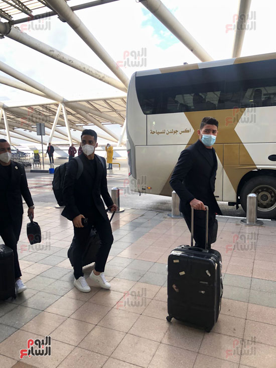 بعثة الأهلى تصل مطار القاهرة (6)