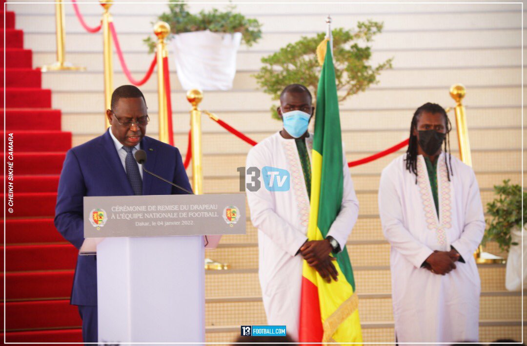 منتخب السنغال مع الرئيس ماكي (3)