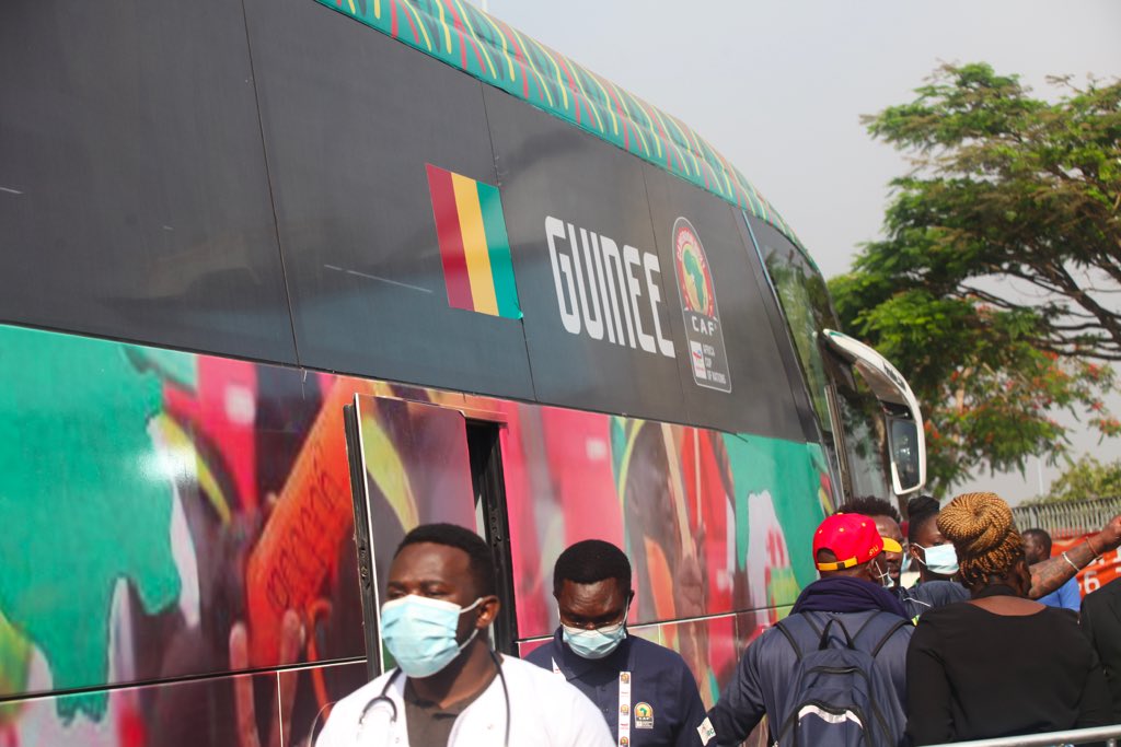 وصول منتخب غينيا (3)