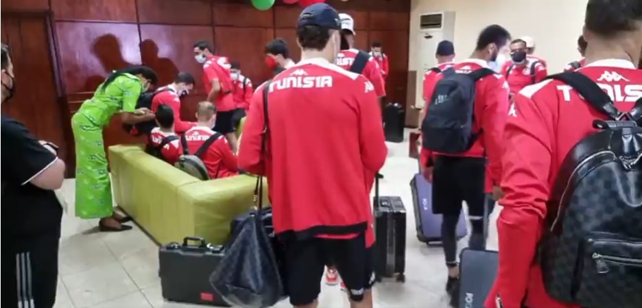 وصول منتخب تونس إلى الكاميرون (1)