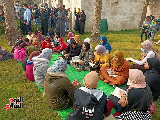 أطفال أبو رقبة بالمنوفية ينظمون مقرأة لقراءة القرآن (4)