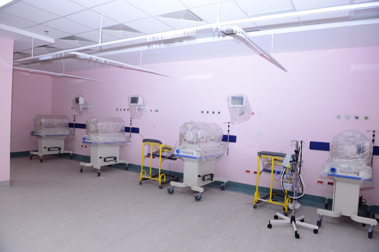 وصول أجهزة طبية حديثة لتركبيها بمستشفيات جامعة سوهاج (7)