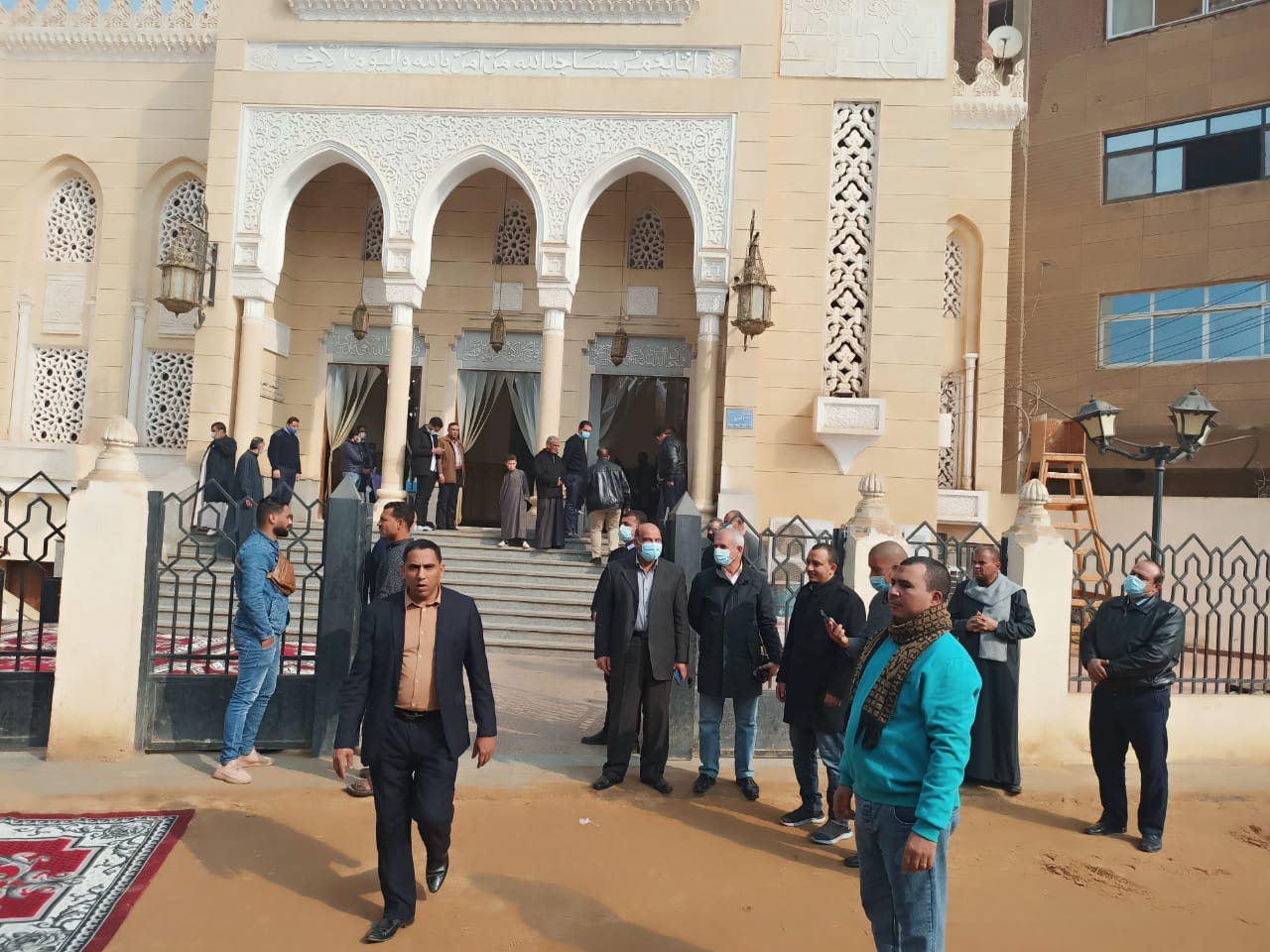 وصول جثمان محمد العربى شقيق شهبندر التجار إلى مسجد أبورقبة (1)