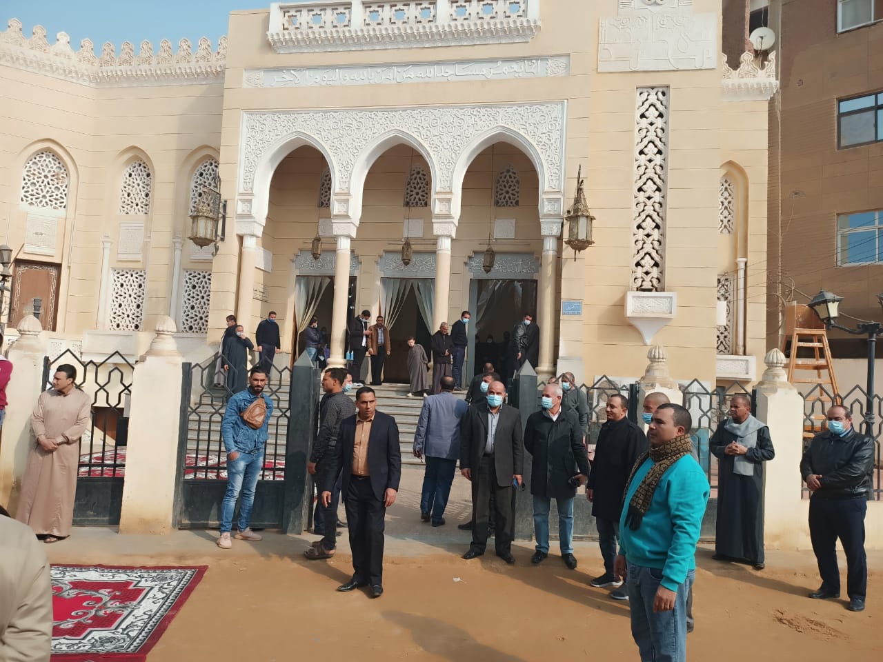 وصول جثمان محمد العربى شقيق شهبندر التجار إلى مسجد أبورقبة (3)