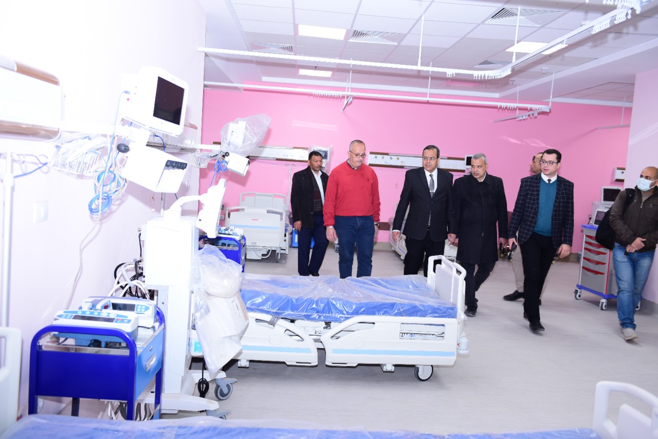 وصول أجهزة طبية حديثة لتركبيها بمستشفيات جامعة سوهاج (10)