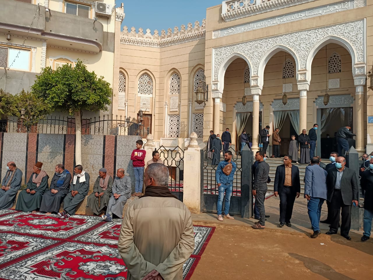 وصول جثمان محمد العربى شقيق شهبندر التجار إلى مسجد أبورقبة (4)