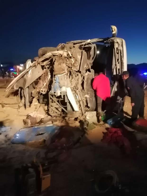 صور لحادث تصادم مروع بين سيارة ميكروباص وأتوبيس نقل عام، (9)