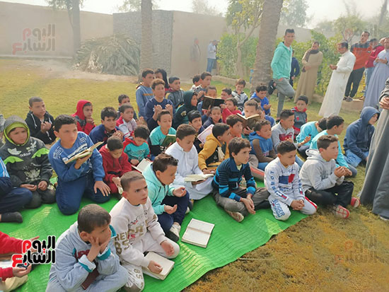 أطفال أبو رقبة بالمنوفية ينظمون مقرأة لقراءة القرآن (1)
