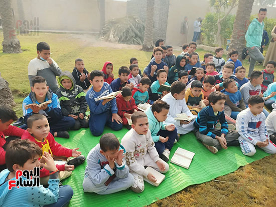 أطفال أبو رقبة بالمنوفية ينظمون مقرأة لقراءة القرآن (2)