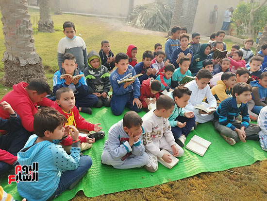 أطفال أبو رقبة بالمنوفية ينظمون مقرأة لقراءة القرآن (9)