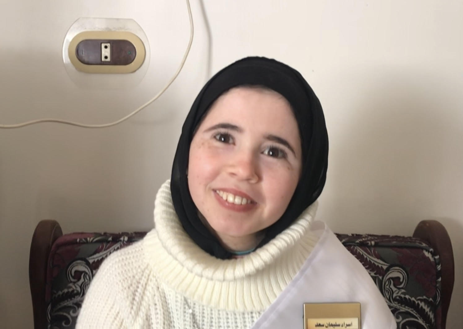 حكاية 3 فتيات متميزات بشمال سيناء.. هاجر تتحدث العربية بطلاقة وتخطط لمساعدة  البنت البدوية على التعليم.. وأسماء عاشت بعيدا عن أسرتها لتتعلم وخلال  الإجازة تعلم أطفال قريتها.. وإسراء واجهت التنمر بالعمل.. صور -