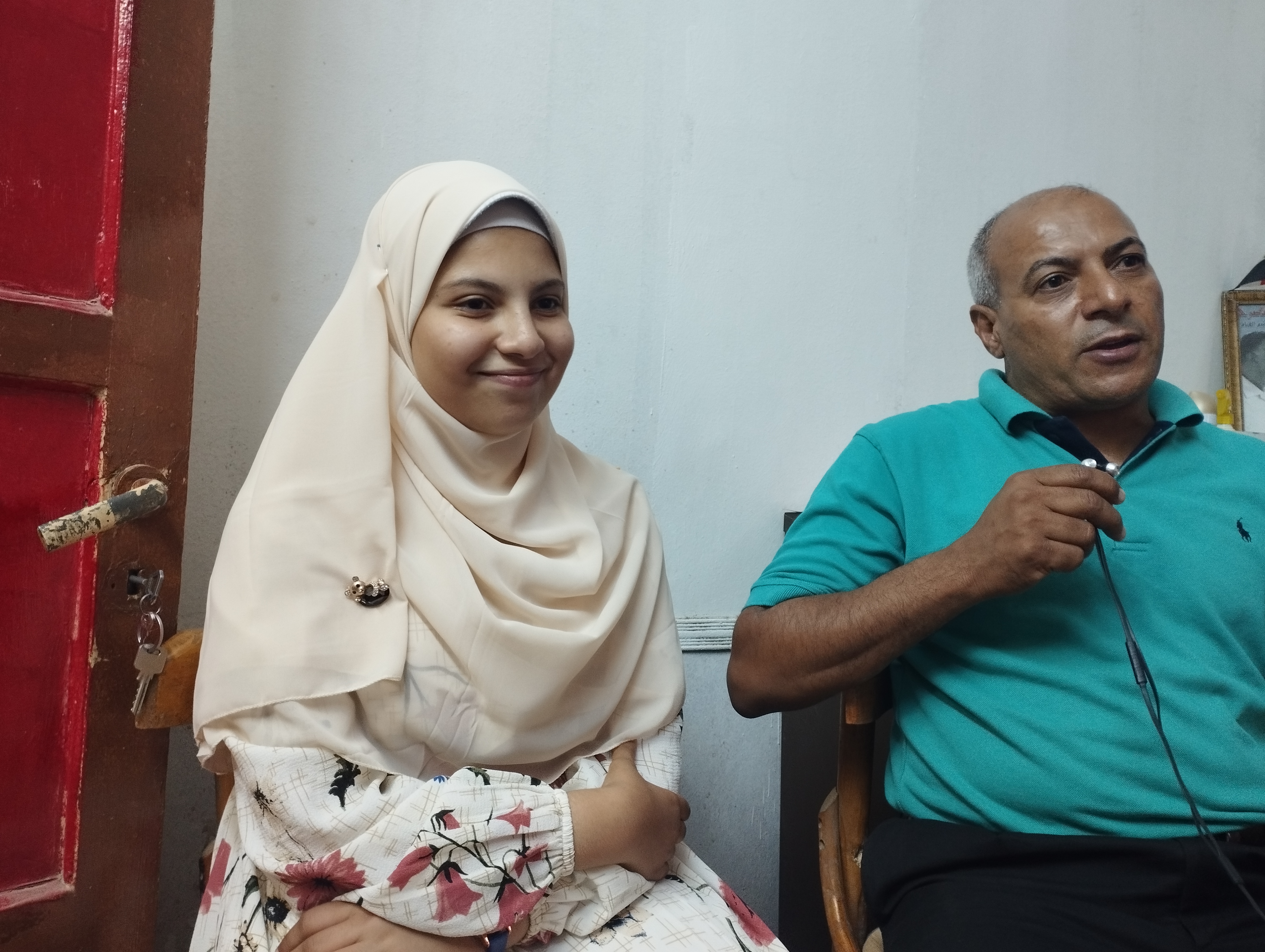 إسراء طالبة الصف الصف الثانى الاعدادى تبدع فى الإنشاد الدينى بالمنيا (1)
