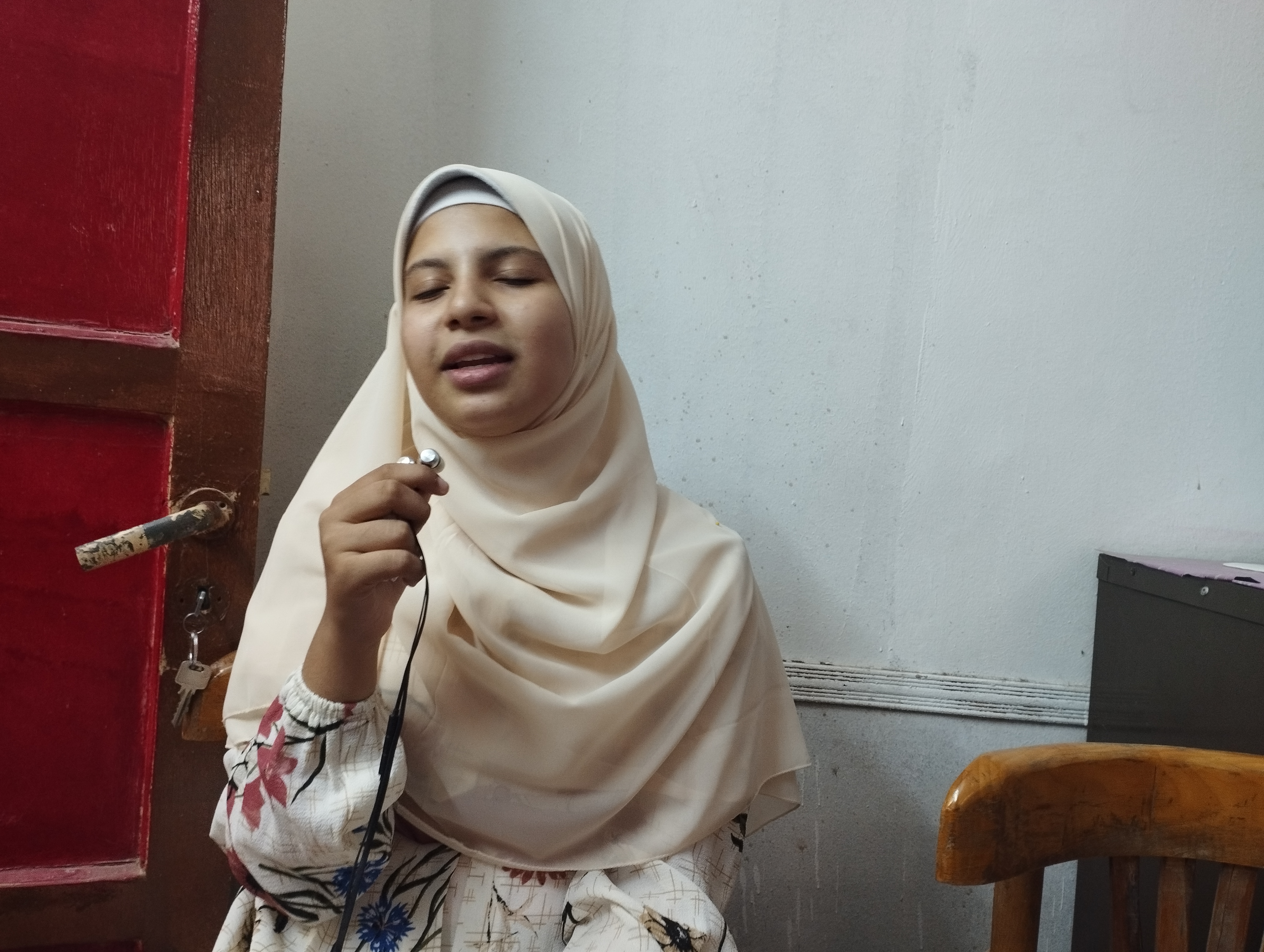 إسراء طالبة الصف الصف الثانى الاعدادى تبدع فى الإنشاد الدينى بالمنيا (2)