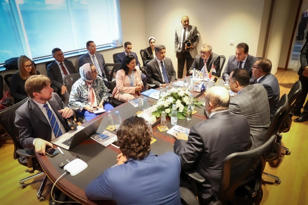جانب من لقاء وزير الصحة ومدير عام المنظمة