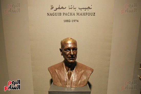 تمثال  الدكتور نجيب باشا محفوظ