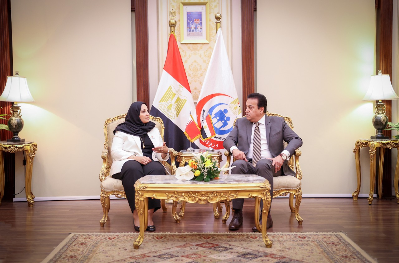 وزير الصحة ونظيرته البحرينية
