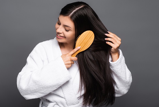 طرق طبيعية لتنعيم الشعر
