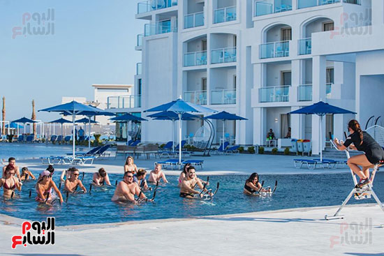 ممارسة الرياضة داحل الماء