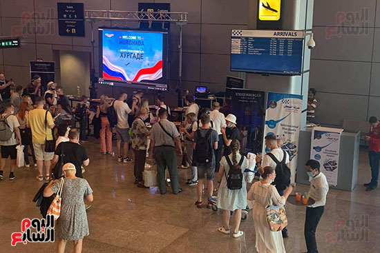 وصول السياح للمطار الغردقة