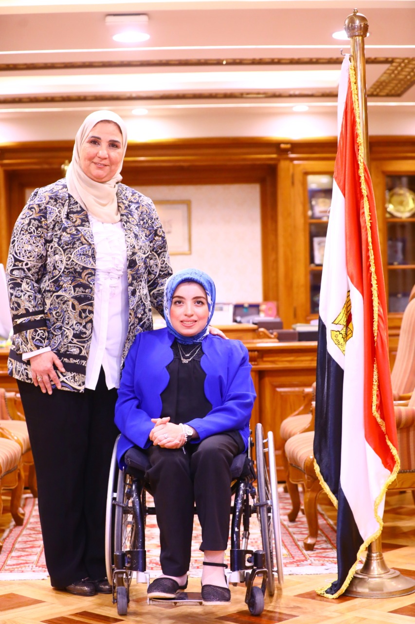 هبة تتقلد منصب وزيرة التضامن الاجتماعى لمدة يوم (6)