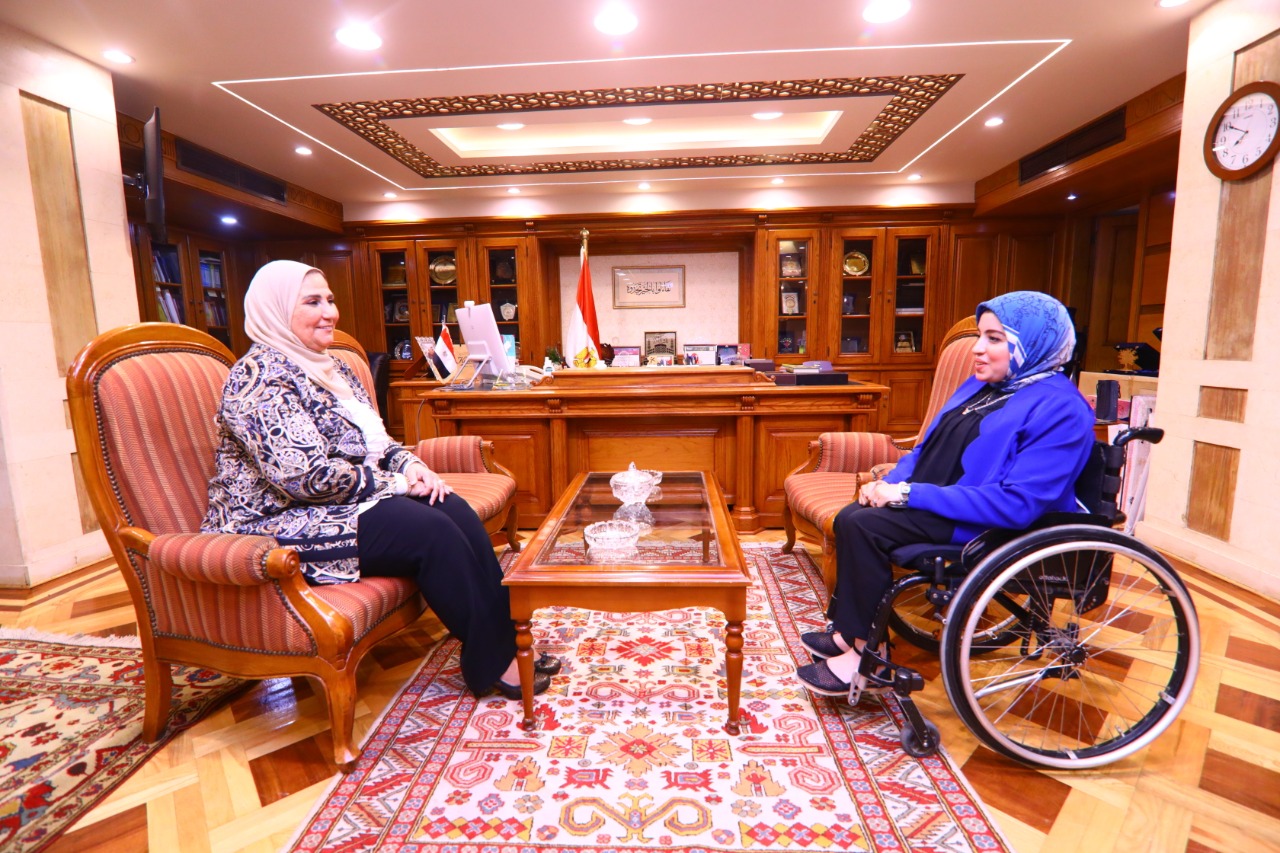 هبة تتقلد منصب وزيرة التضامن الاجتماعى لمدة يوم (3)