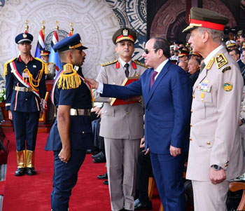 الرئيس السيسى خلال الاحتفال بتخريج دفعات جديدة من الكليات العسكرية (24)