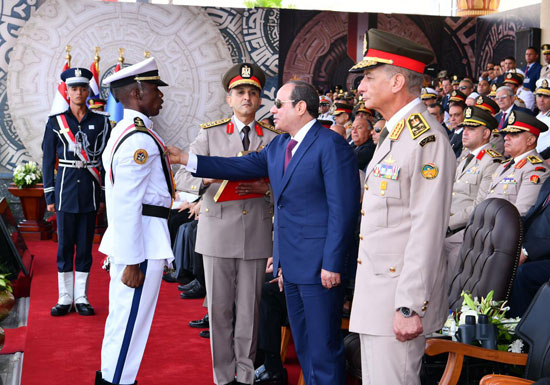 الرئيس السيسى خلال الاحتفال بتخريج دفعات جديدة من الكليات العسكرية (5)