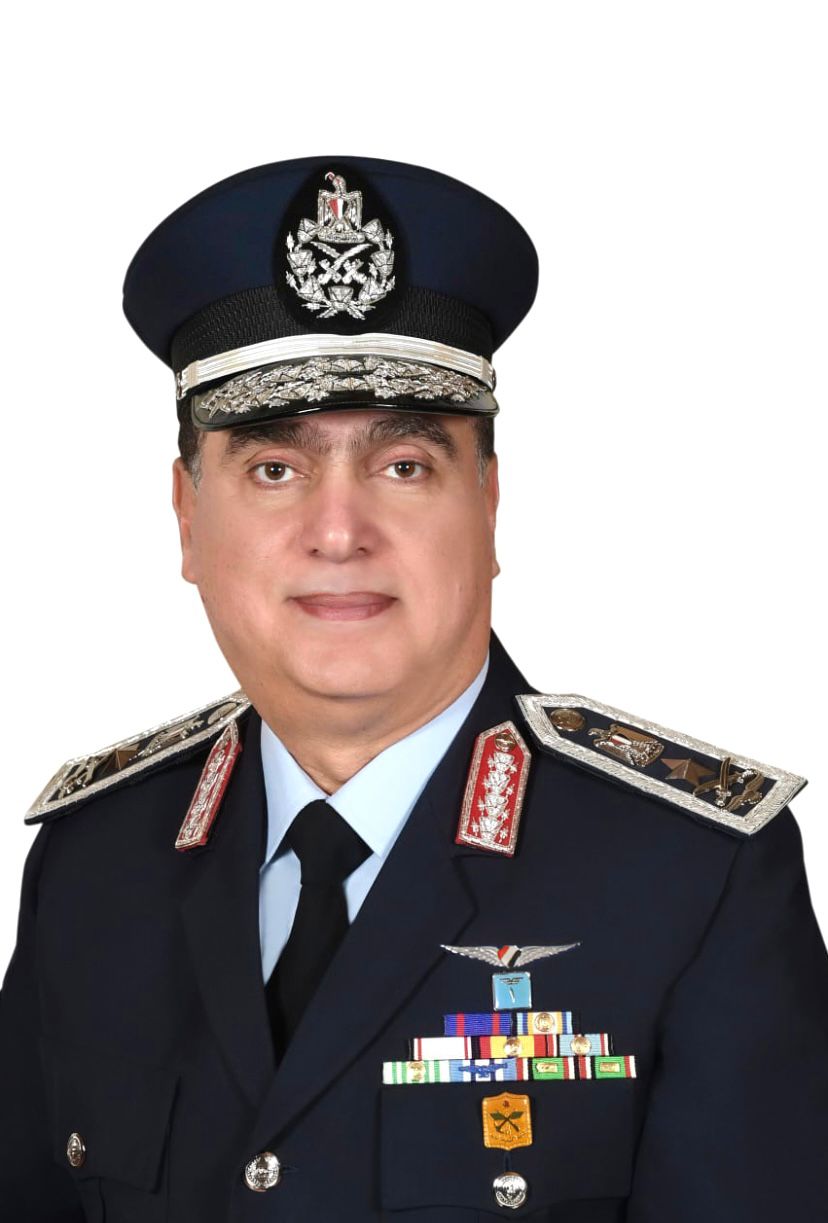 الفريق محمود فؤاد عبدالجواد قائد القوات الجوية